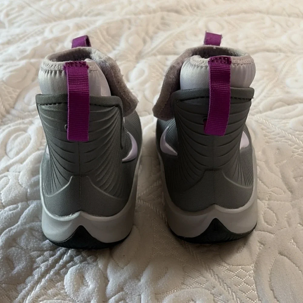 Nike girls Binzie rain boot Gray Purple US 9C